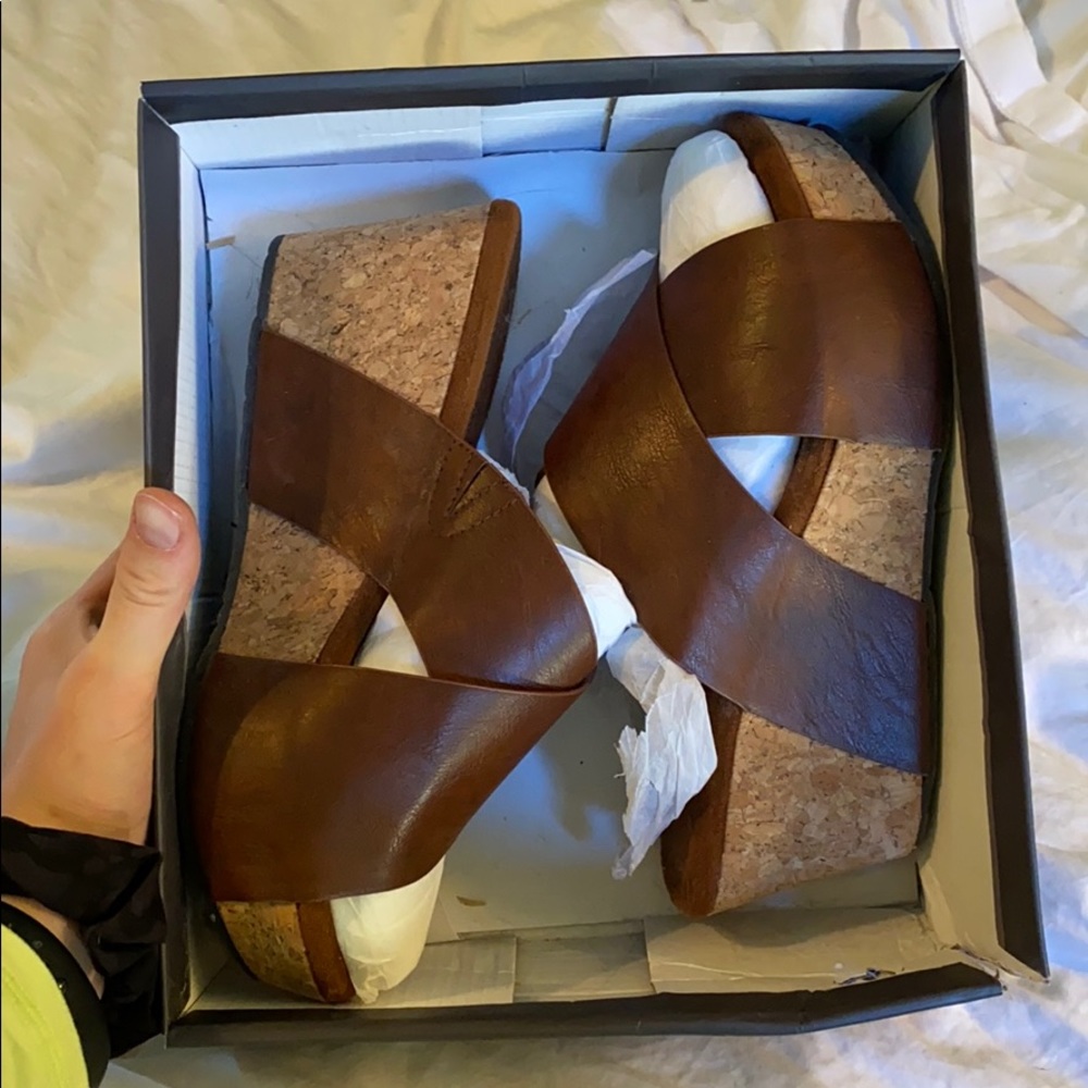 Pierre Dumas whiskey colored wedges BRAND NEW
